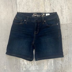 Seven Weekend Short Size 4